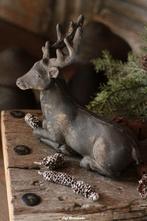 Polystone beeldje van een hert in liggende positie., Www.jufbrocante.nl, Www.jufbrocante.nl, Nieuw, Ophalen of Verzenden