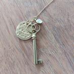 Goudkleurige lange ketting met 3 hangertjes - sleutel, Ophalen of Verzenden, Zo goed als nieuw, Goud, Overige materialen