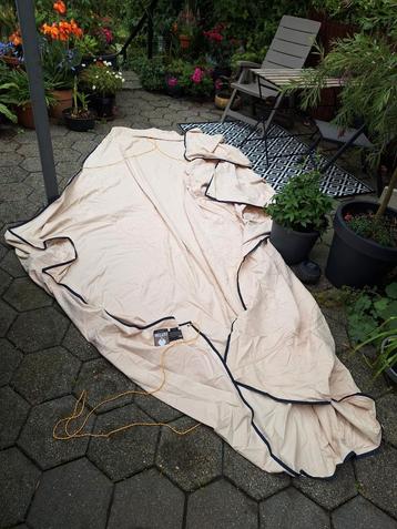 Tarp/schaduwdoek katoen met stokken. beschikbaar voor biedingen