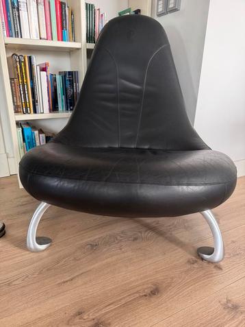 Leolux Chi zwart leren design fauteuil voor Yogi beschikbaar voor biedingen