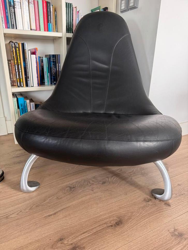 Leolux Chi zwart leren design fauteuil, Huis en Inrichting, Fauteuils, Gebruikt, Leer, 75 tot 100 cm, Ophalen