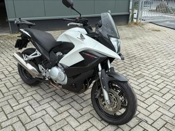 Vfr800x. 2014. 29000 km !!! beschikbaar voor biedingen