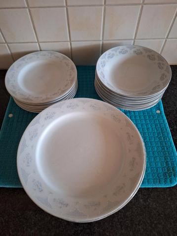 Servies - Borden en Kommen beschikbaar voor biedingen