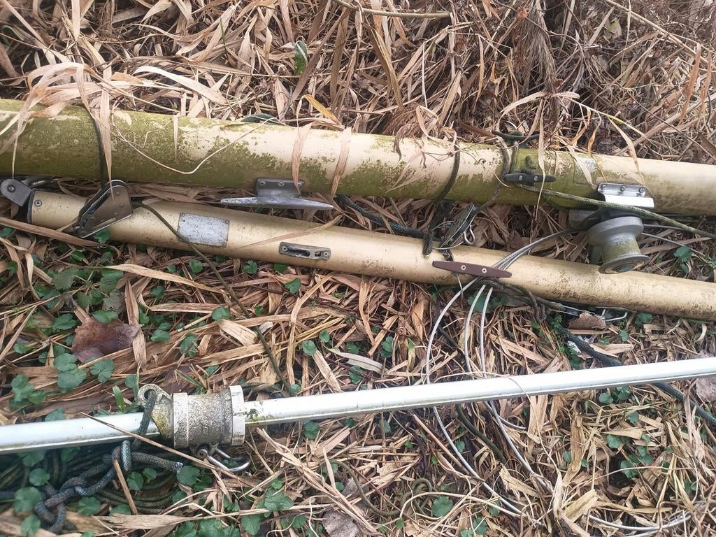 Aluminium mast 7.3m met giek en rolfok en 2 grote, Telecommunicatie, Antennes en Masten, Ophalen of Verzenden, Mast