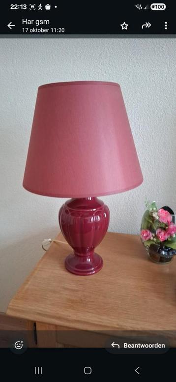 Vintage Rode Tafellamp beschikbaar voor biedingen