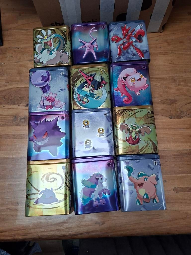 Lege pokemon blikken, Hobby en Vrije tijd, Verzamelkaartspellen | Pokémon, Ophalen of Verzenden, Overige typen