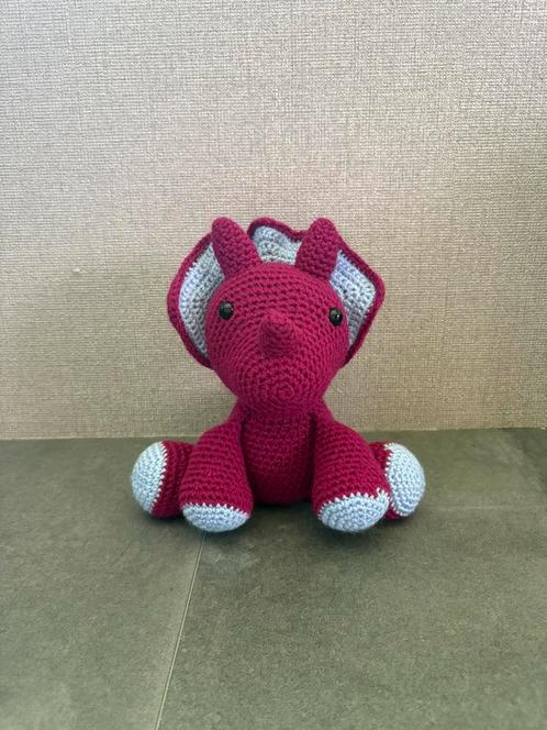 Gehaakte triceratops, Kinderen en Baby's, Speelgoed | Knuffels en Pluche, Nieuw, Overige typen, Ophalen of Verzenden