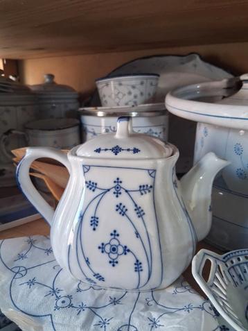 Leuk theepotje blau saks speciale  vorm beschikbaar voor biedingen