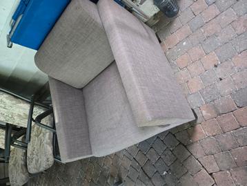 Gratis grijze (zware) fauteuil. beschikbaar voor biedingen