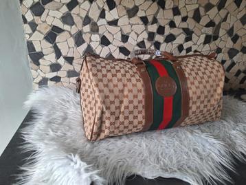 Gucci reistas met schouderband

leuke reistas hengsels beschikbaar voor biedingen