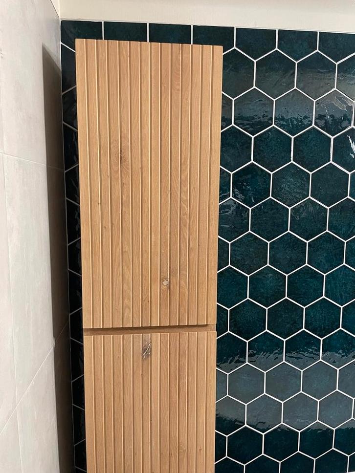 Massief eiken kast met twee deuren soft-close., Doe-het-zelf en Verbouw, Vloerdelen en Plavuizen, Laminaat, Hout, 50 tot 150 cm