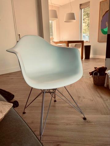 Eetkamerstoelen 5 x €40 per stuk  beschikbaar voor biedingen