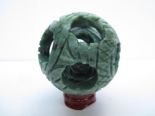 Prachtige jade Chinese puzzel (mysterie) bal op standaard., Antiek en Kunst, Kunst | Niet-Westerse kunst, Ophalen of Verzenden