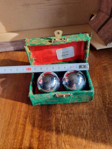 Therapieballen voor ontspanning beschikbaar voor biedingen
