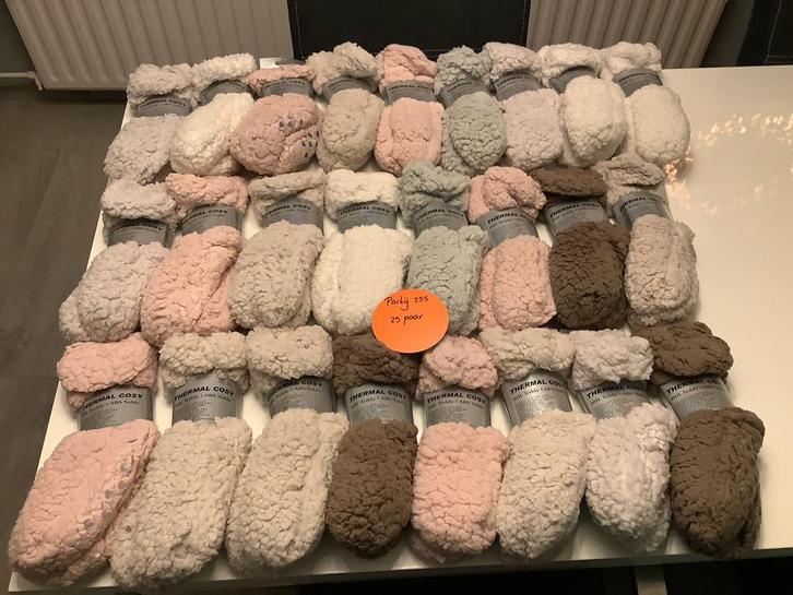 WINSTPAKKER: Partij fluffy kinder huissokken (p-255), Diversen, Rommelmarktspullen, Nieuw, Ophalen of Verzenden