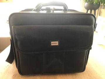 Leren tas beschikbaar voor biedingen