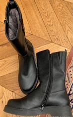 Bugatti zwarte leren Chelsea  boots met bont gevoerd  37, Zwart, Lage of Enkellaarzen, Zo goed als nieuw, Bugatti