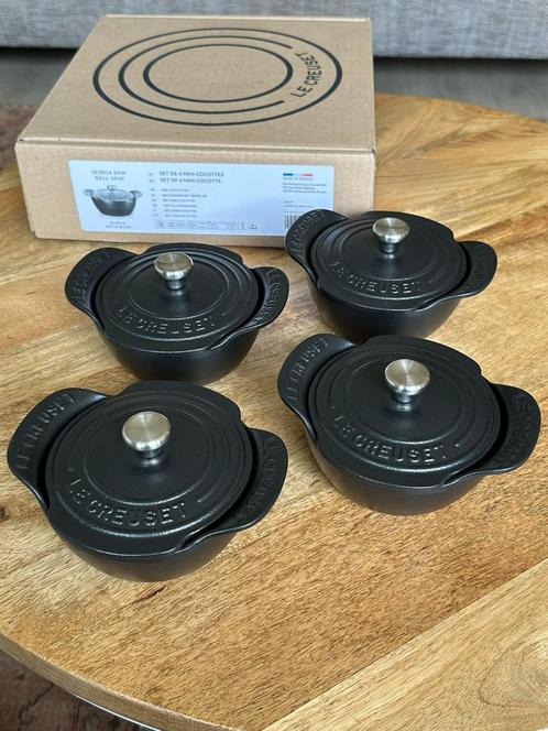 Le Creuset Mini Cocotte Set (4-delig) - Zwart, Huis en Inrichting, Keuken | Potten en Pannen, Nieuw, Koekenpan of Braadpan, Gietijzer