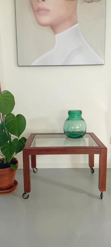 Vintage tafeltje, salontafeltje, bijzettafeltje  beschikbaar voor biedingen