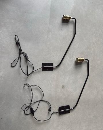 2 x messing/goud zwarte wandlamp met pivoterende arm beschikbaar voor biedingen