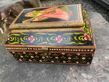 Sierlijk beschilderd hout houten kistje kist deksel brocante