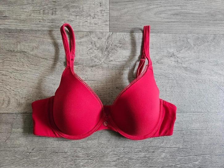 Rode voorgevormde bh van Esprit maat 75B, Kleding | Dames, Ondergoed en Lingerie, BH, Rood, Ophalen of Verzenden