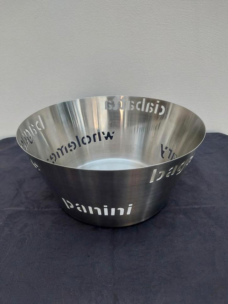 RVS Broodschaal/Broodkom met Uitsparingen, Huis en Inrichting, Woonaccessoires | Schalen en Manden, Gebruikt, Schaal, Rond, Overige materialen