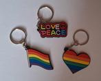 Love & Peace, regenboog vlag en hartje sleutelhangers, nieuw, Ophalen of Verzenden, Nieuw, Feestartikel
