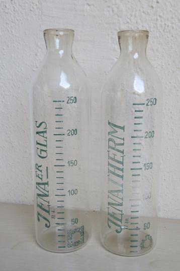 Glazen baby zuigflessen, vintage jaren '50 beschikbaar voor biedingen