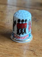 Porseleinen Vingerhoed - London, Gebruikt, Reliëf, Ophalen of Verzenden, Buitenland