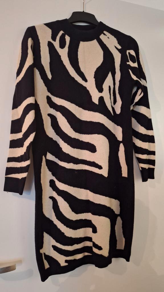 Zebra jurk, Kleding | Dames, Jurken, Zo goed als nieuw, Maat 38/40 (M), Zwart, Boven de knie, Ophalen of Verzenden