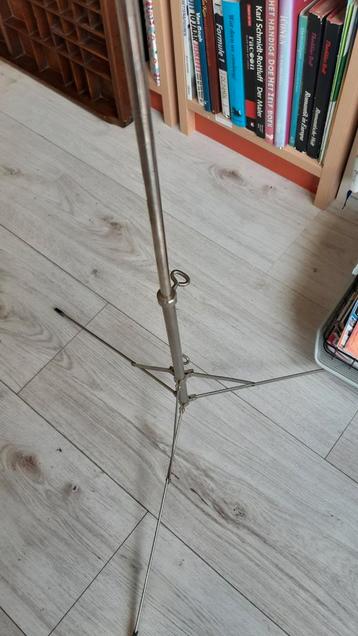 Muziekstandaard beschikbaar voor biedingen