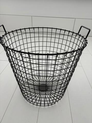 2 Stalen Manden - 44x40cm beschikbaar voor biedingen