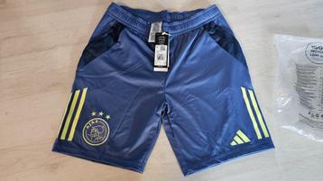 Ajax Training Short! Seizoen 24/25! Mt 176/S! NIEUW! beschikbaar voor biedingen