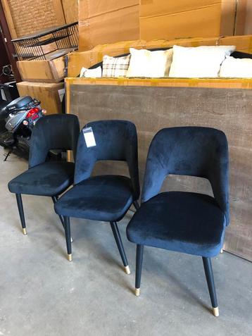 3 Nieuwe Velvet Stoelen - Zwart met stalen pootjes. beschikbaar voor biedingen