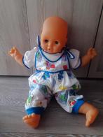 Grote babypop met pakje, Ophalen of Verzenden, Gebruikt, Babypop