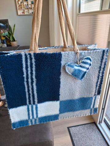 Leuke wollen dekentas - blauw grijs beschikbaar voor biedingen