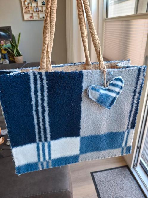 Leuke wollen dekentas - blauw grijs, Sieraden, Tassen en Uiterlijk, Tassen | Schoudertassen, Zo goed als nieuw, Blauw, Ophalen of Verzenden