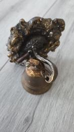 Antieke voordeurbel, Ophalen