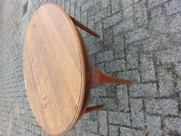 Leuke vintage, ovalen bijzettafel beschikbaar voor biedingen