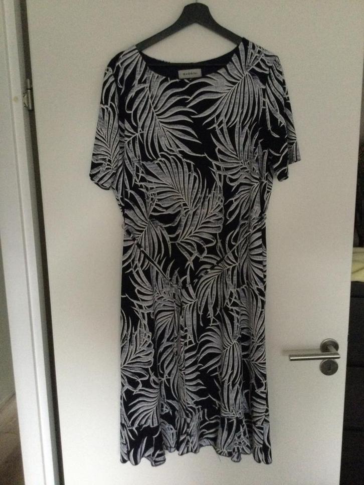Vlotte jurk van het kwaliteits merk Bassini, Kleding | Dames, Jurken, Zo goed als nieuw, Maat 42/44 (L), Blauw, Onder de knie