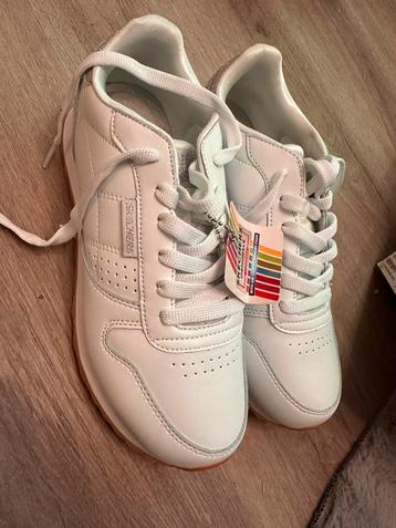 Nieuwe Skechers maat 38 beschikbaar voor biedingen