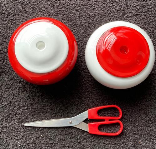 Leuke rood-witte bonbon of koekjestrommel, Huis en Inrichting, Woonaccessoires | Schalen en Manden, Zo goed als nieuw, Overige materialen