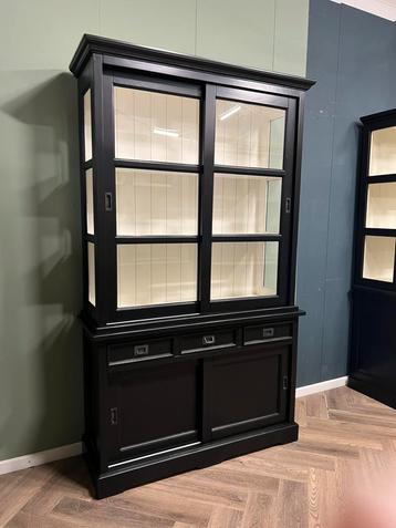 buffetkast / winkelkast /vitrinekast /servicekast beschikbaar voor biedingen