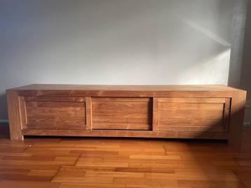 Houten Dressoir / tv kast beschikbaar voor biedingen