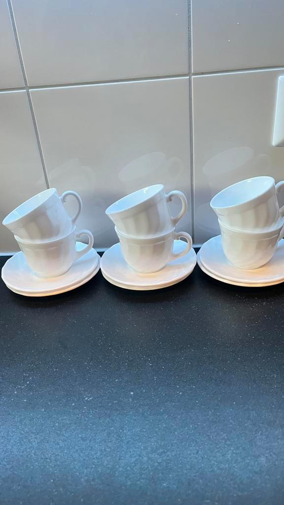 Arcopal France Set van 6 Witte Melkglas Kopjes en Schotels, Antiek en Kunst, Antiek | Servies los, Ophalen of Verzenden