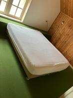 2 persoonsbed met matras 2100 x 1600, Huis en Inrichting, Slaapkamer | Bedden, 160 cm, Beige, 210 cm, Hout