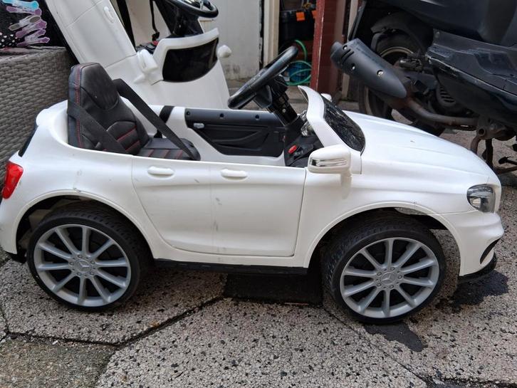 Elektrische kinderauto Mercedes GLA AMG, Kinderen en Baby's, Speelgoed | Buiten | Accuvoertuigen, Zo goed als nieuw, Ophalen of Verzenden