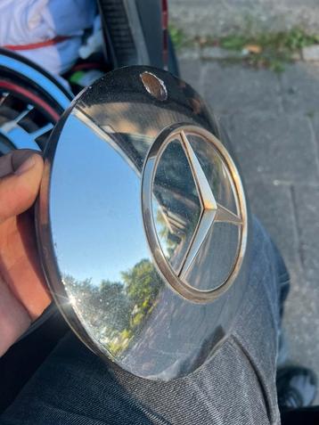 Gezocht 1 naafdop/kap mercedes centra T31 velgen beschikbaar voor biedingen