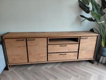 Metalo dressoir Henders en Hazel beschikbaar voor biedingen